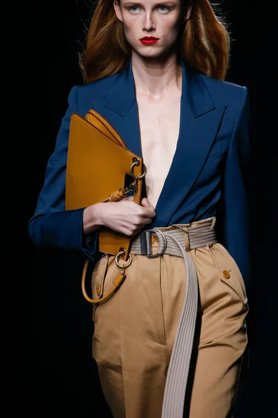 Look 63